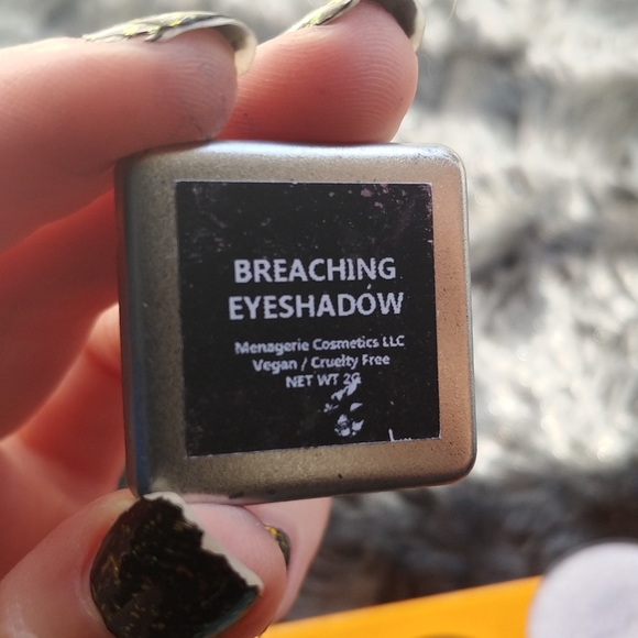 Sold Eyeshadow bundle - Picture 6 of 9